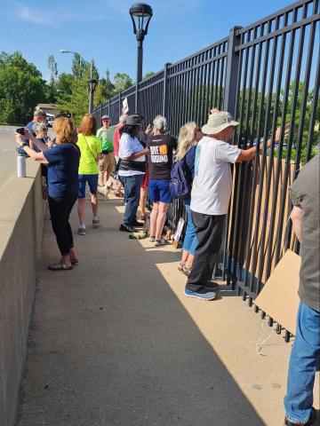 St. Louis Indivisible drops a banner over the highway: “Call your senator! Fight Back Against the MAGA Default Crisis” 